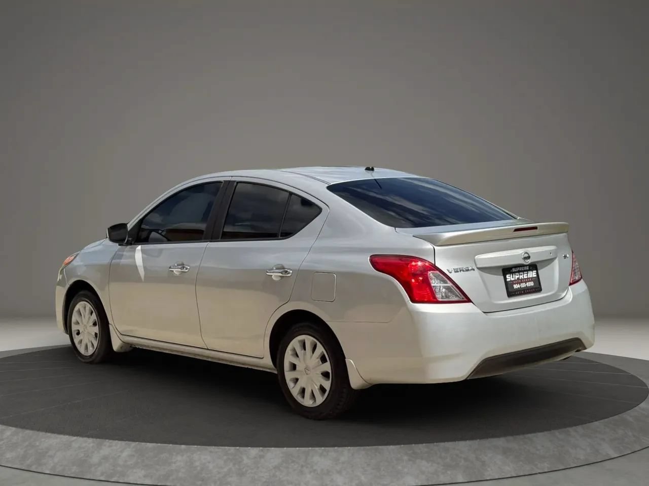 Used 2018 Nissan Versa SV FWD image 5