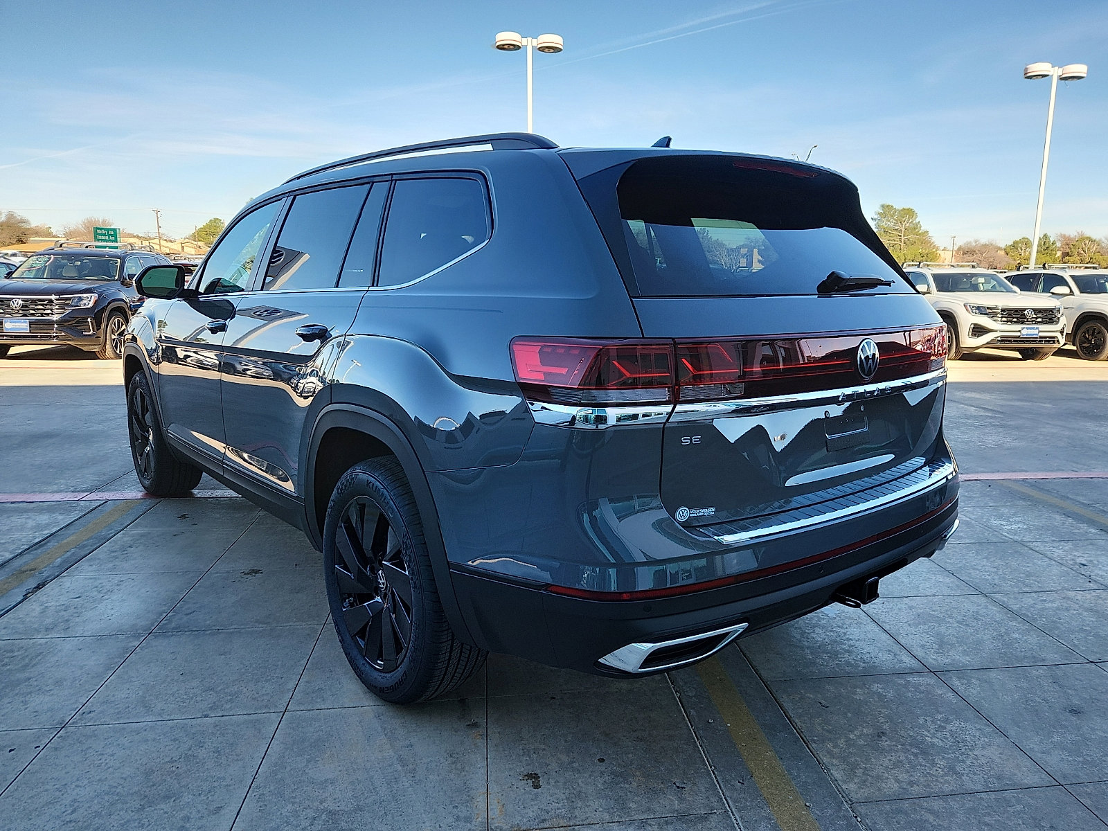 New 2026 Volkswagen Atlas SE FWD image 5