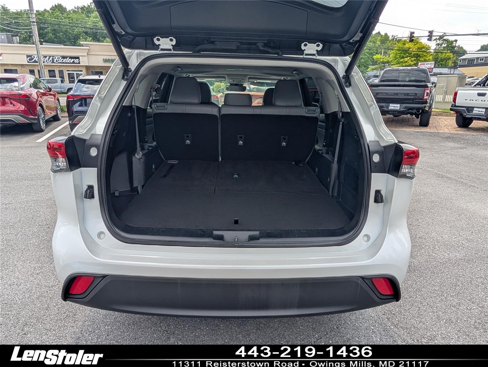 Used 2023 Toyota Highlander XLE AWD/4WD image 14