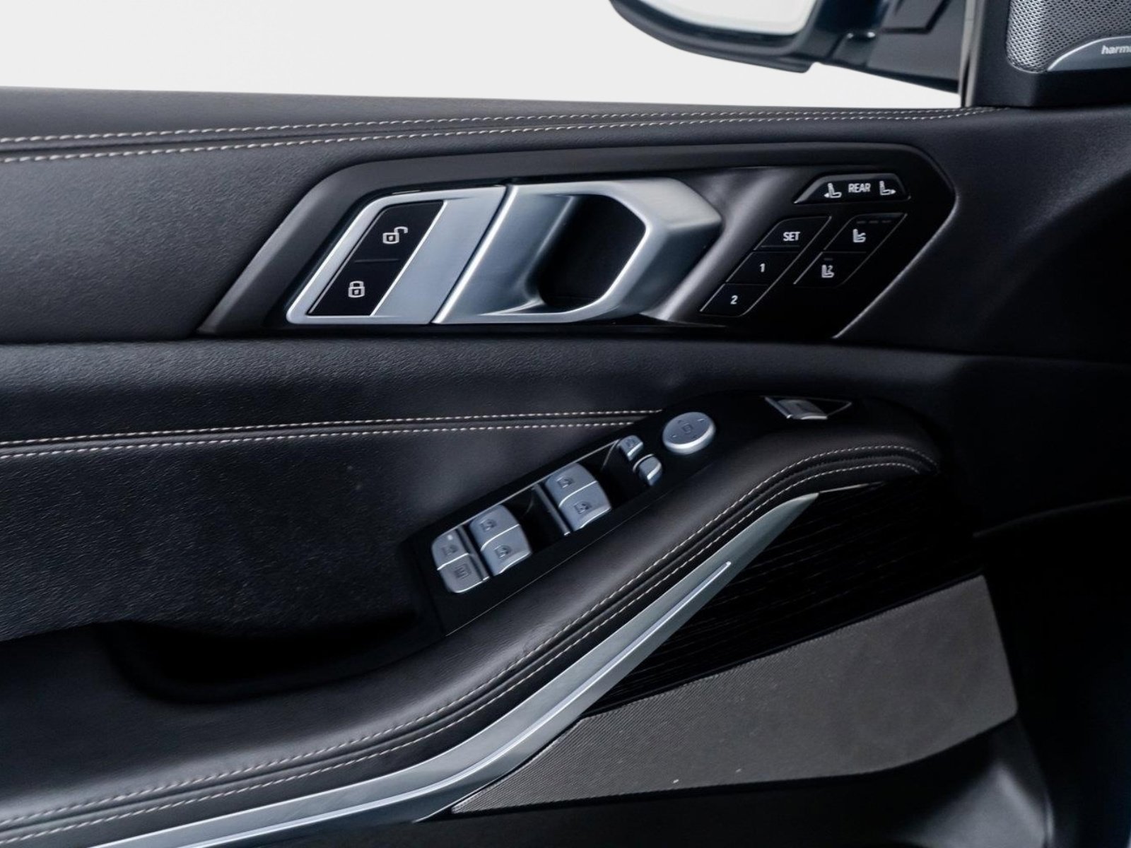 Used 2025 BMW X7 M60i image 42