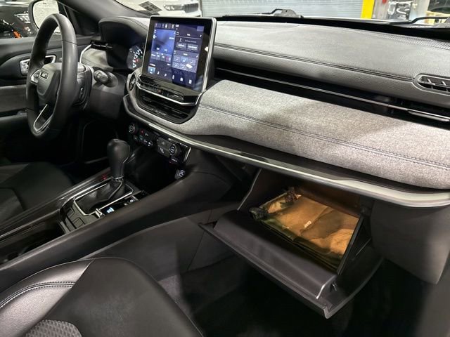 Used 2023 Jeep Compass Latitude image 27