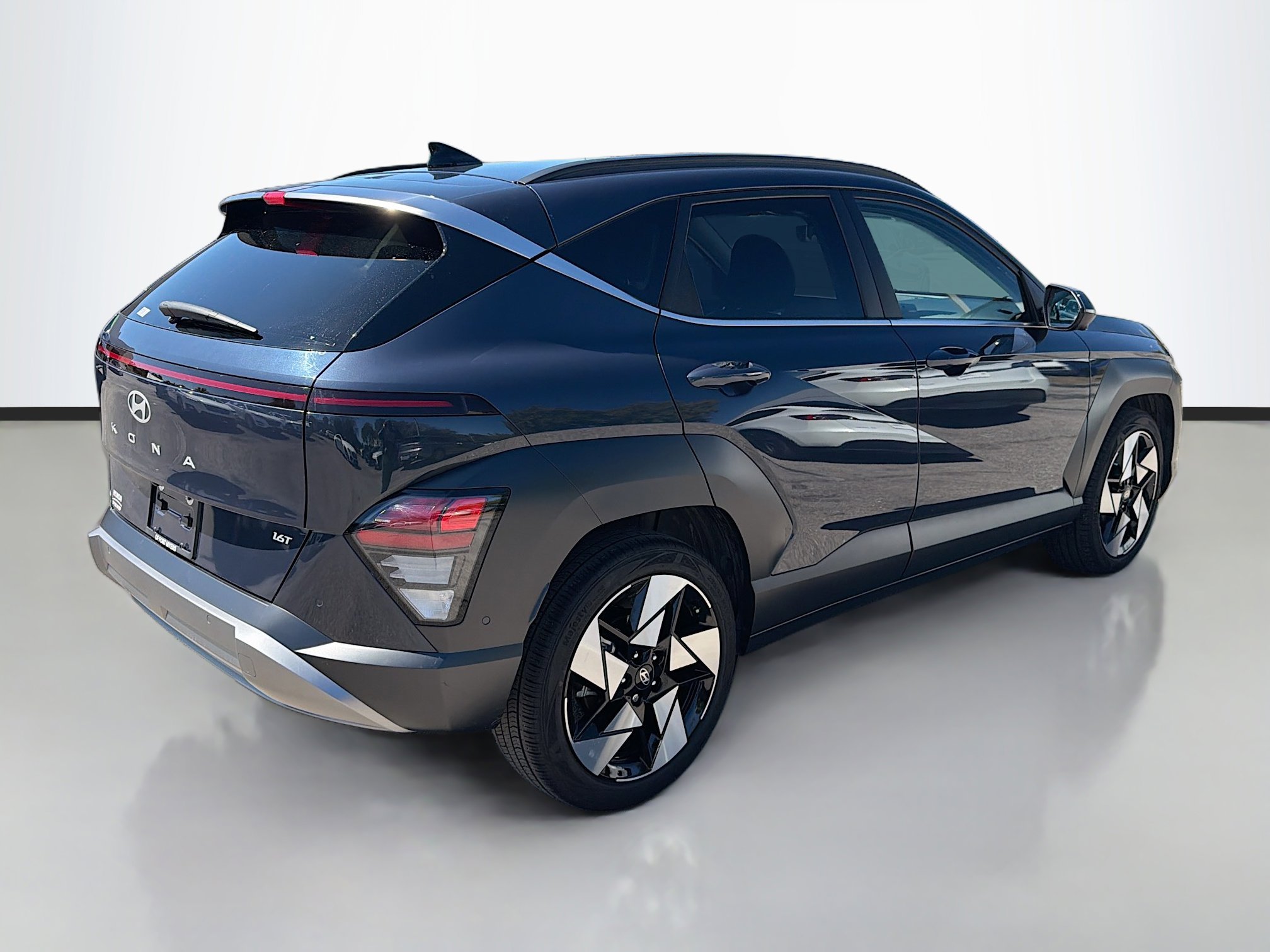 Used 2024 Hyundai Kona Limited image 3