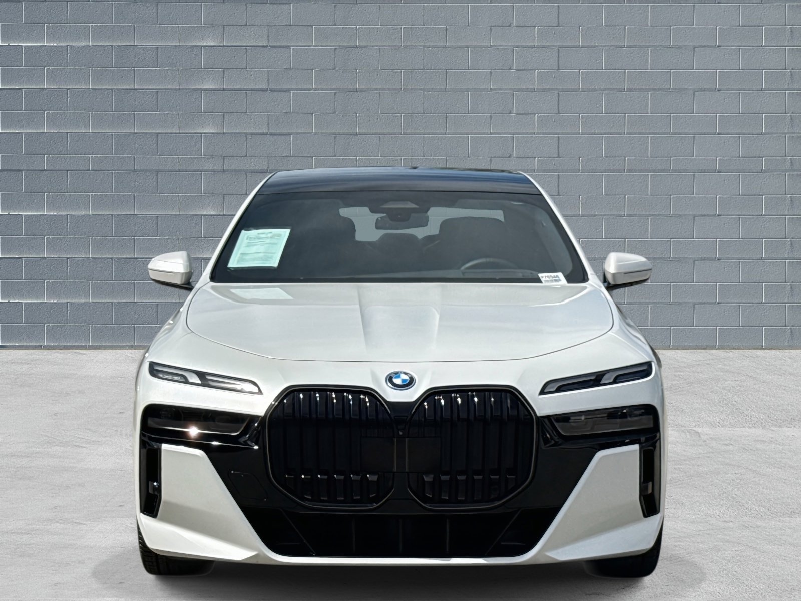 Used 2025 BMW i7 eDrive50 w/ M Sport Package image 2