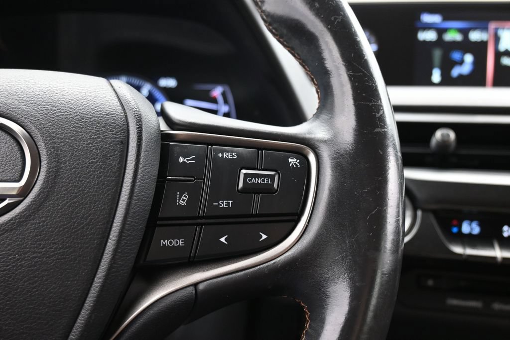 Used 2021 Lexus UX 200 w/ Accessory Package (Z2) FWD image 46