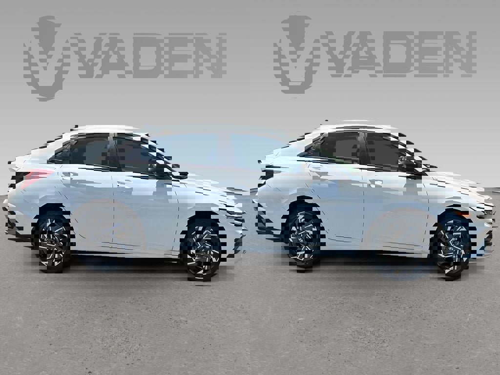 New 2025 Hyundai Elantra Sport image 4