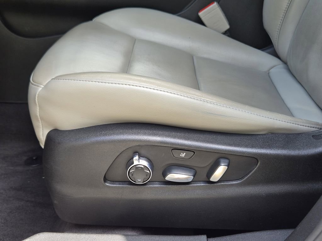 Used 2021 Cadillac XT4 Premium Luxury FWD image 32