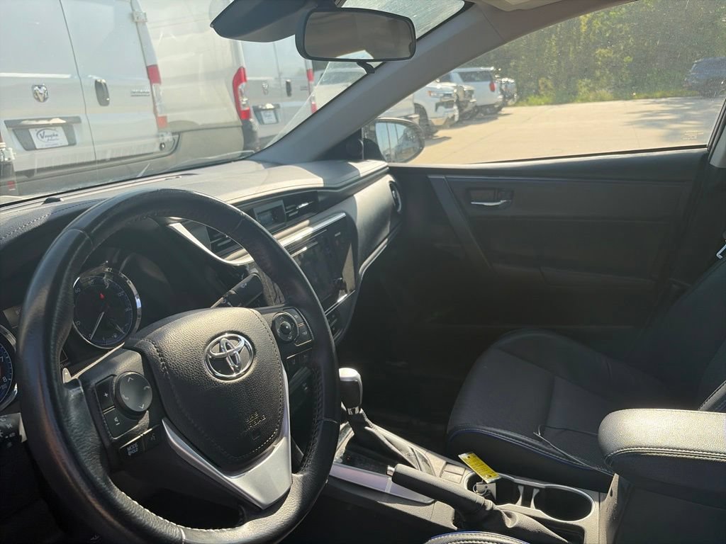 Used 2017 Toyota Corolla SE w/ SE Premium Package FWD image 17