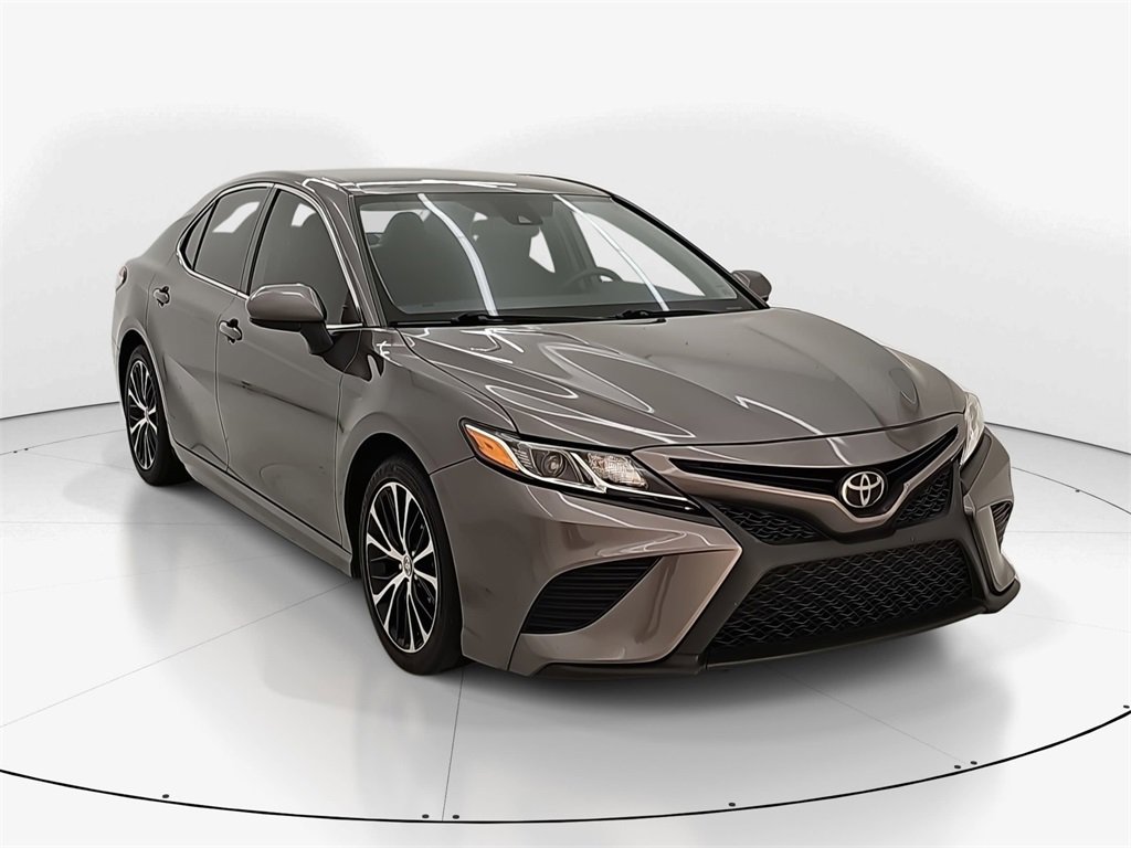 Used 2020 Toyota Camry SE image 3