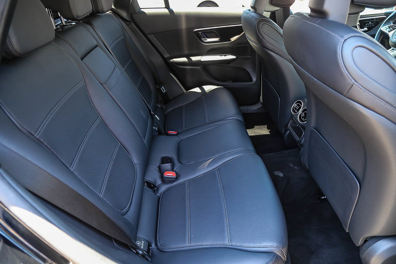 Used 2025 Mercedes-Benz GLC 350e 4MATIC image 15