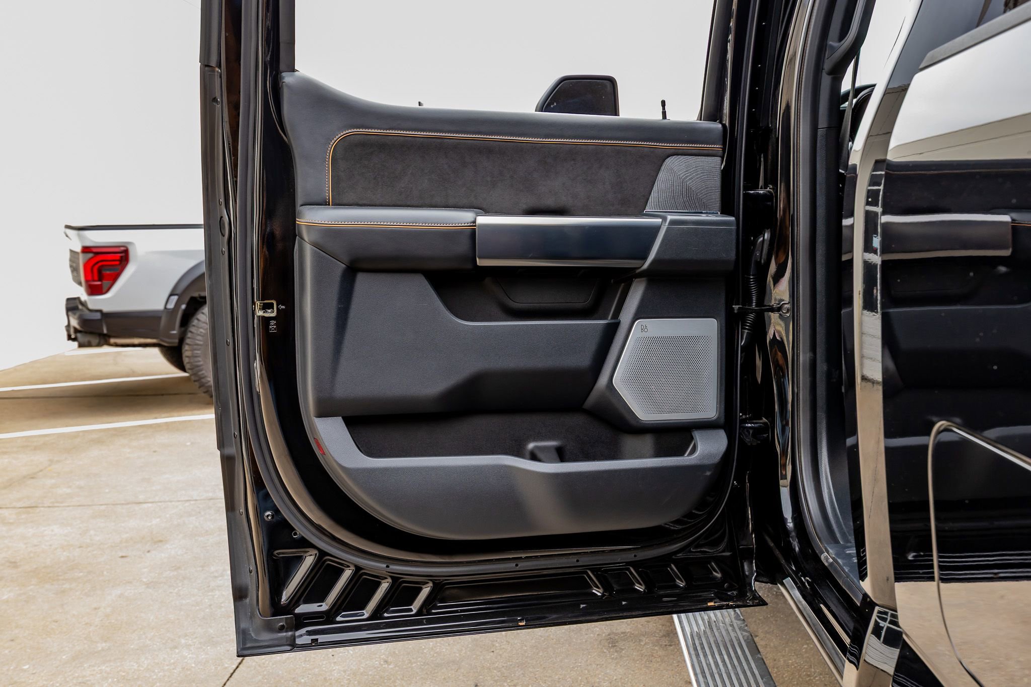 Used 2023 Ford F450 Platinum w/ FX4 Off-Road Package image 33