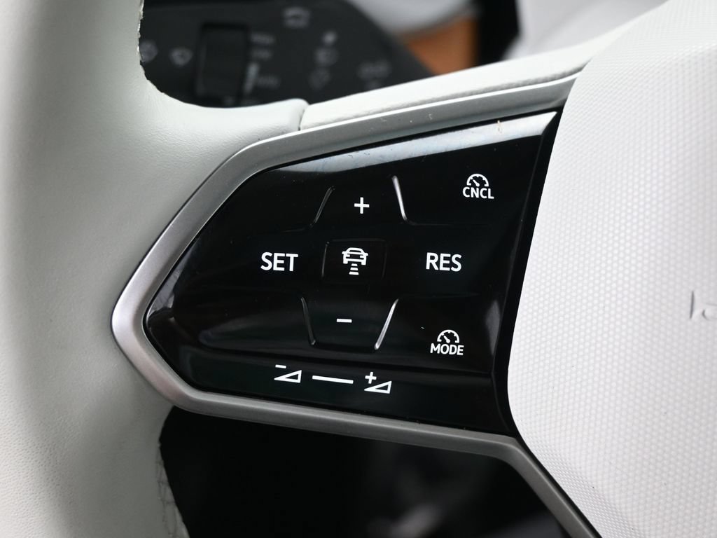 Used 2025 Volkswagen ID. Buzz 1st Edition AWD/4WD image 22