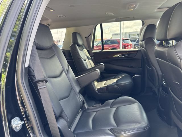 Used 2019 Cadillac Escalade Luxury AWD/4WD image 16