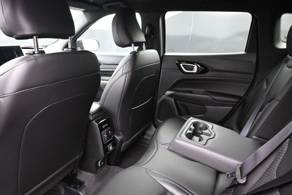 New 2026 Jeep Compass Latitude AWD/4WD image 16