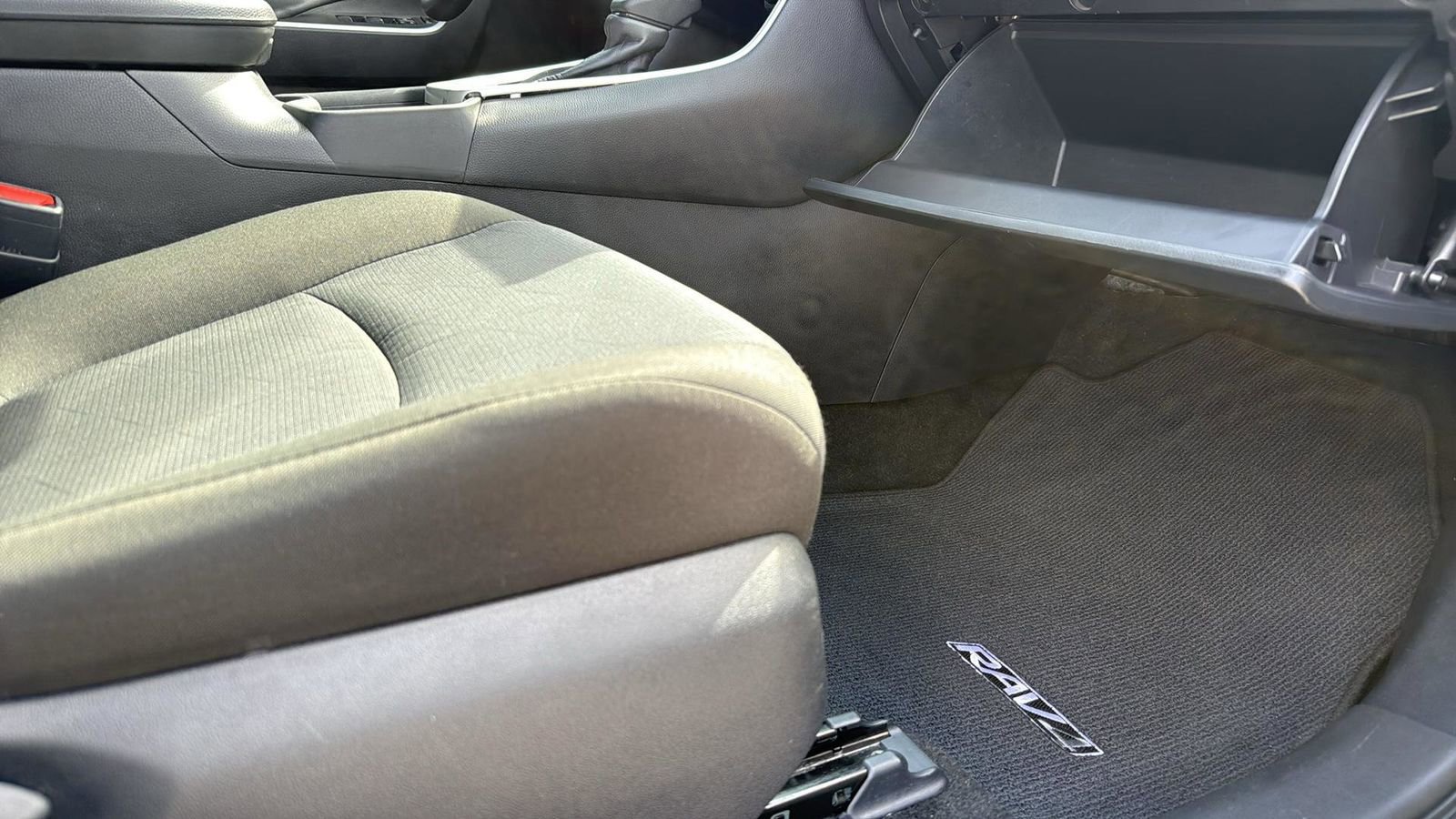 Used 2025 Toyota RAV4 XLE w/ Convenience Package FWD image 25