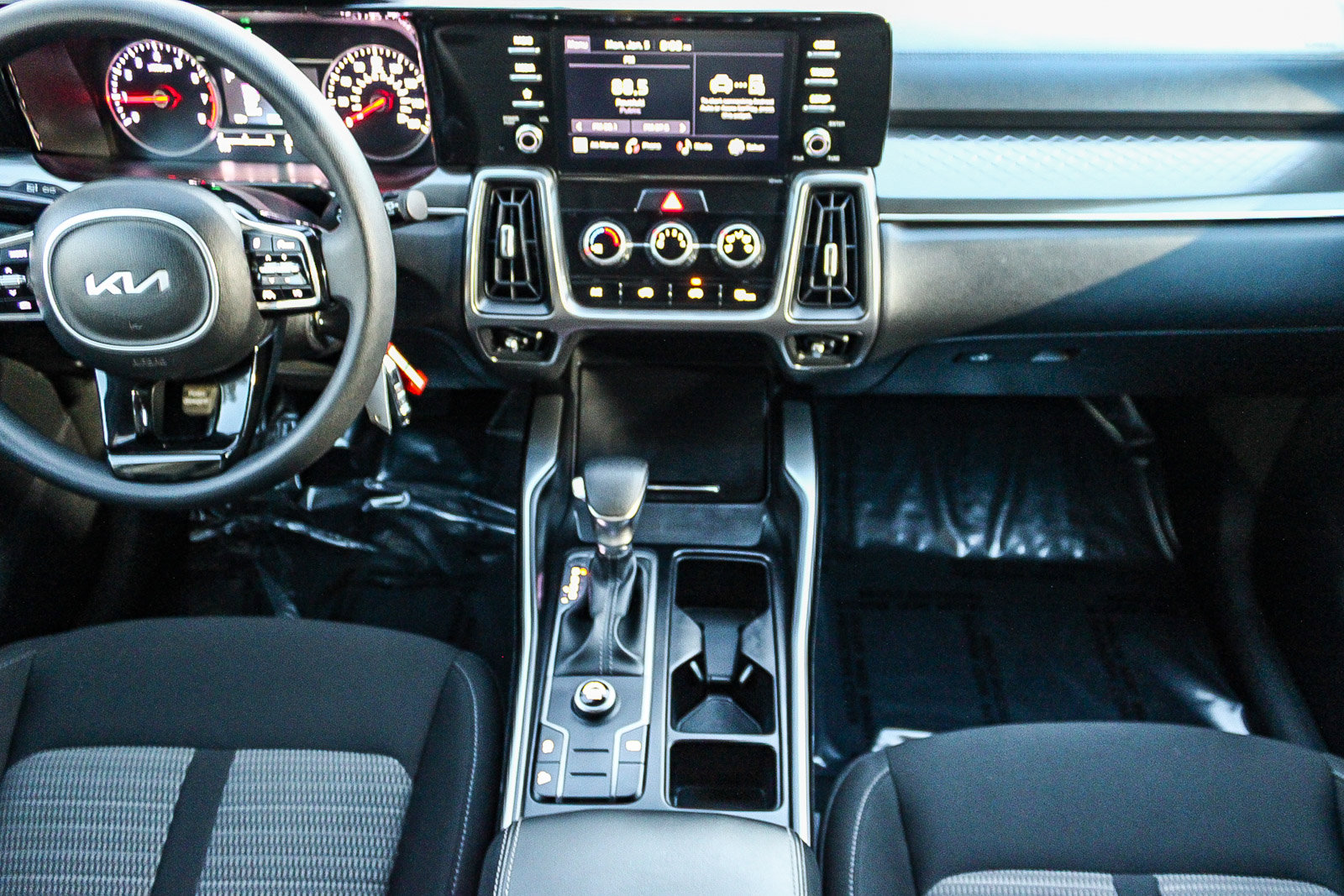 Used 2023 Kia Sorento LX image 12