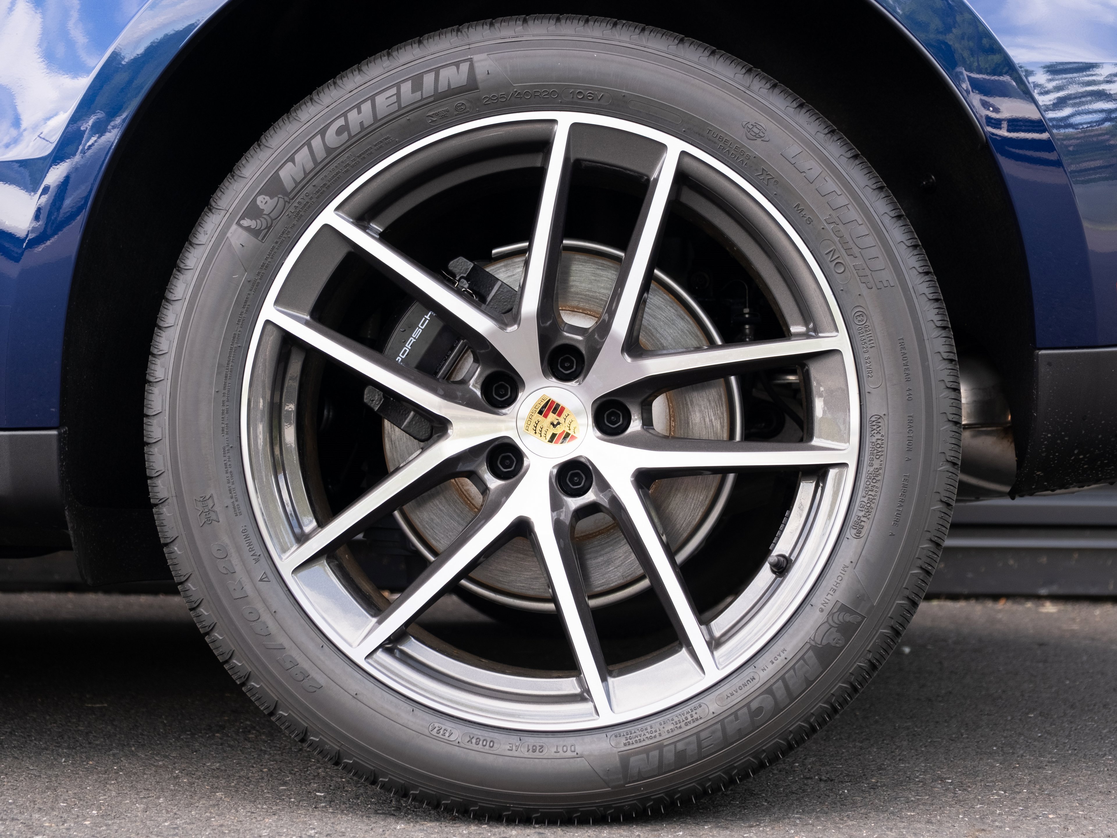 Certified 2025 Porsche Macan image 13