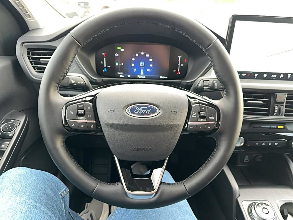 New 2025 Ford Escape SE FWD image 16