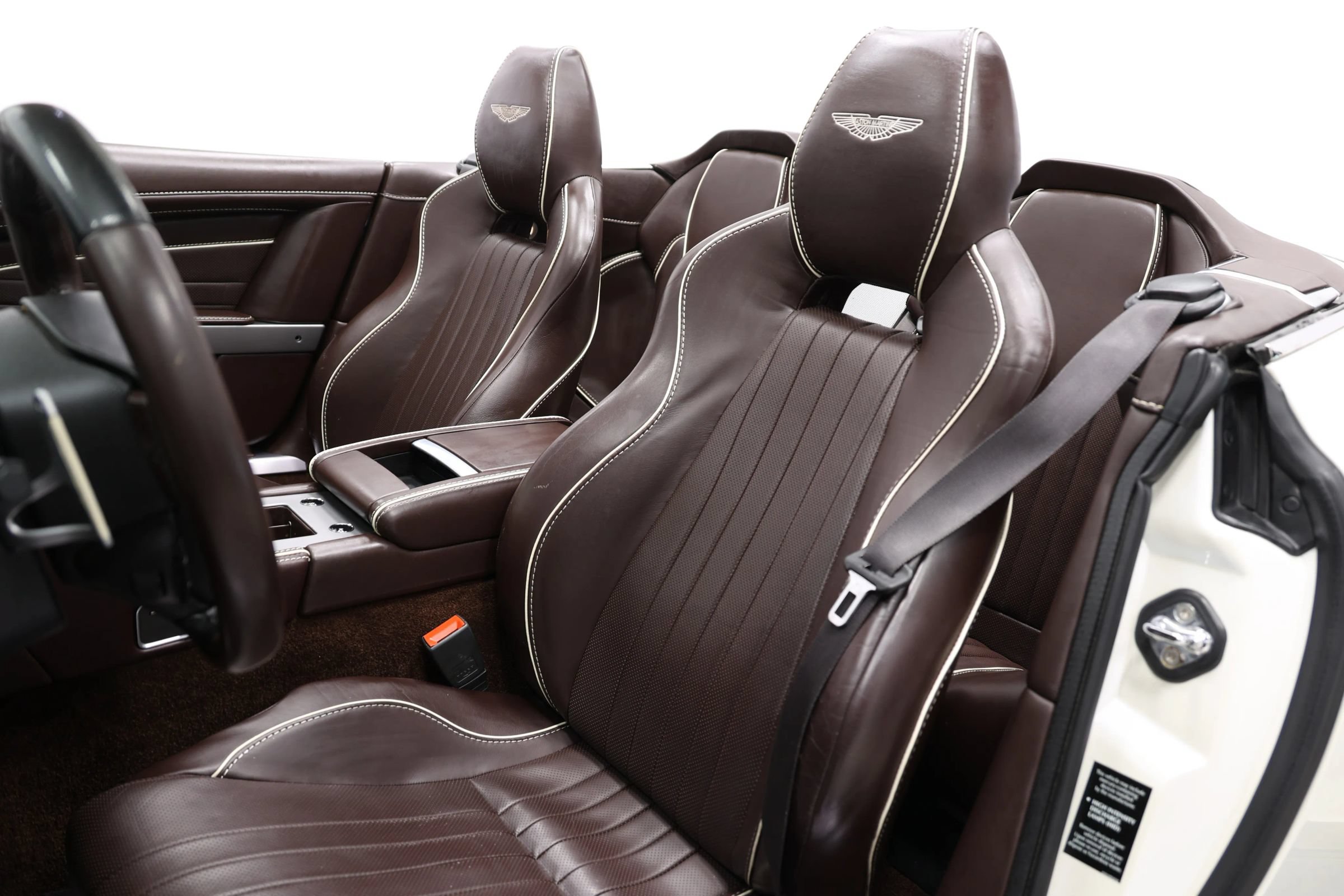 Used 2016 Aston Martin DB9 GT RWD image 16