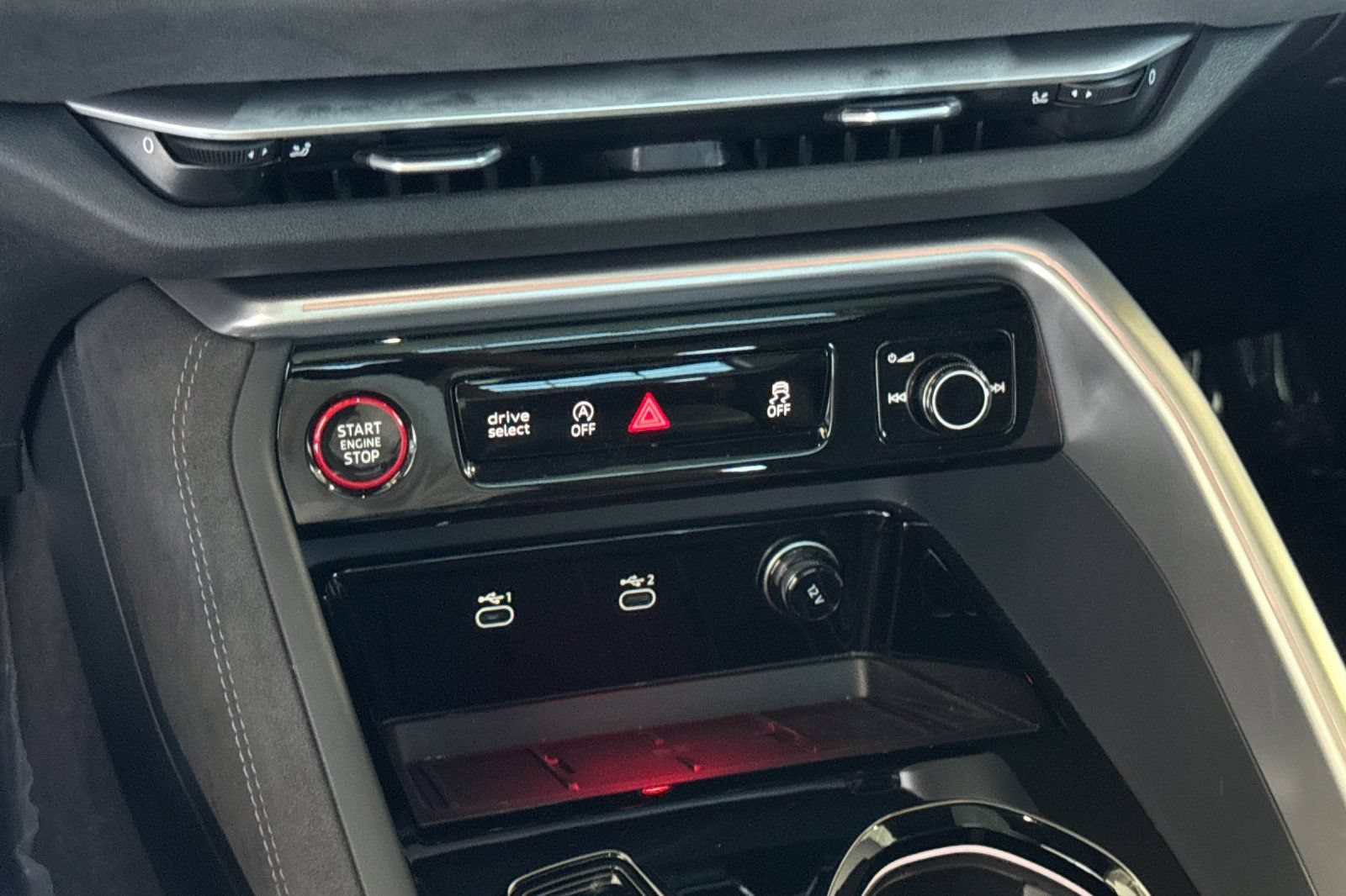 Used 2025 Audi SQ5 Premium Plus AWD/4WD image 23