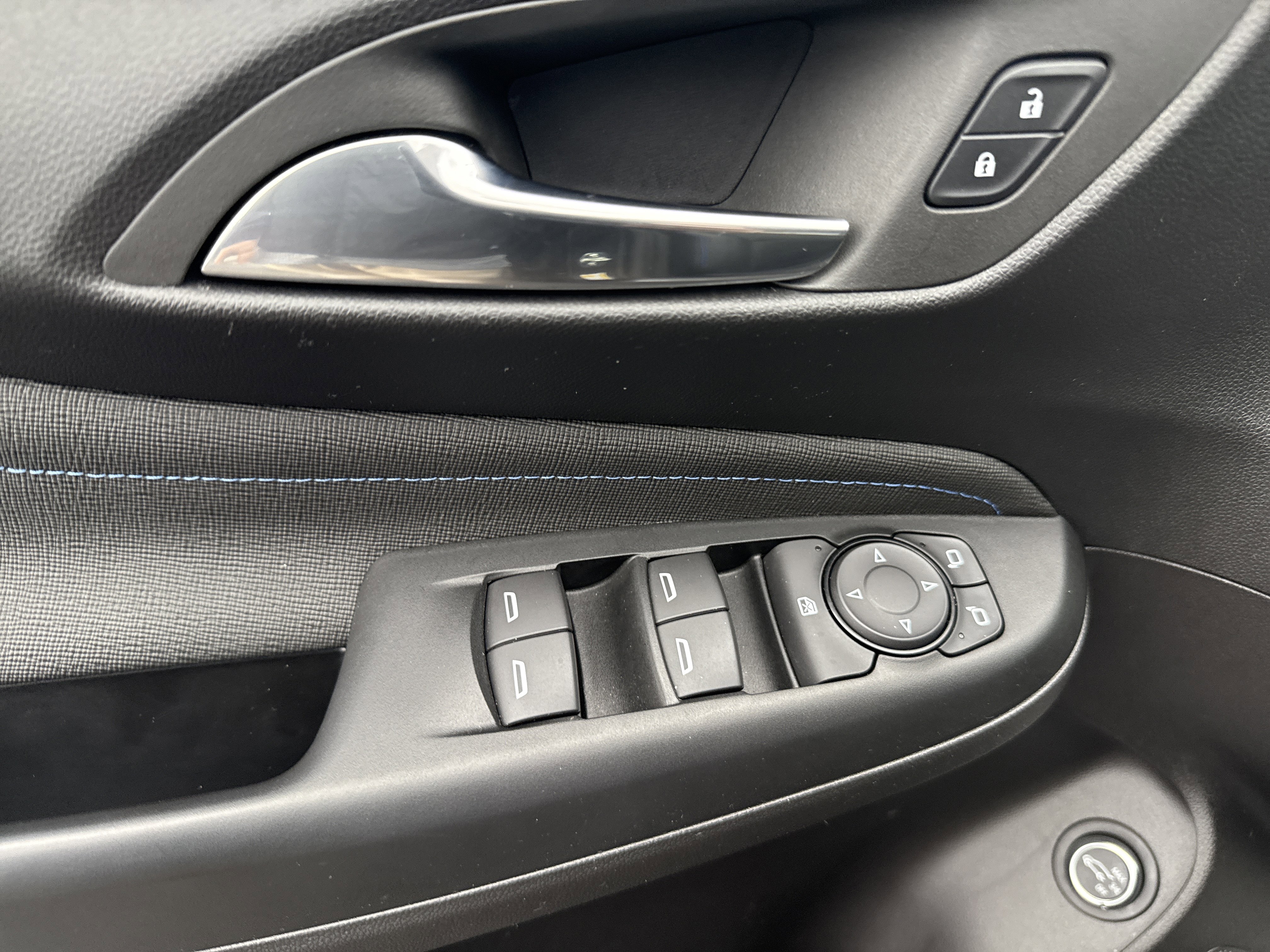 Used 2025 Buick Envista Sport Touring w/ Convenience I Package image 17