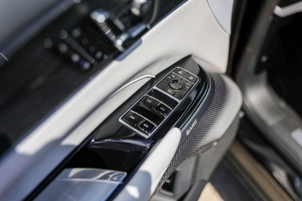 Used 2024 Cadillac Lyriq Luxury AWD/4WD image 19