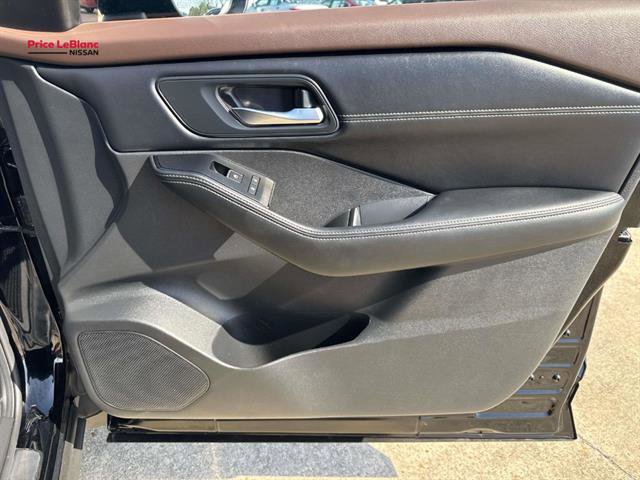 Used 2023 Nissan Rogue SL w/ SL Premium Package FWD image 28