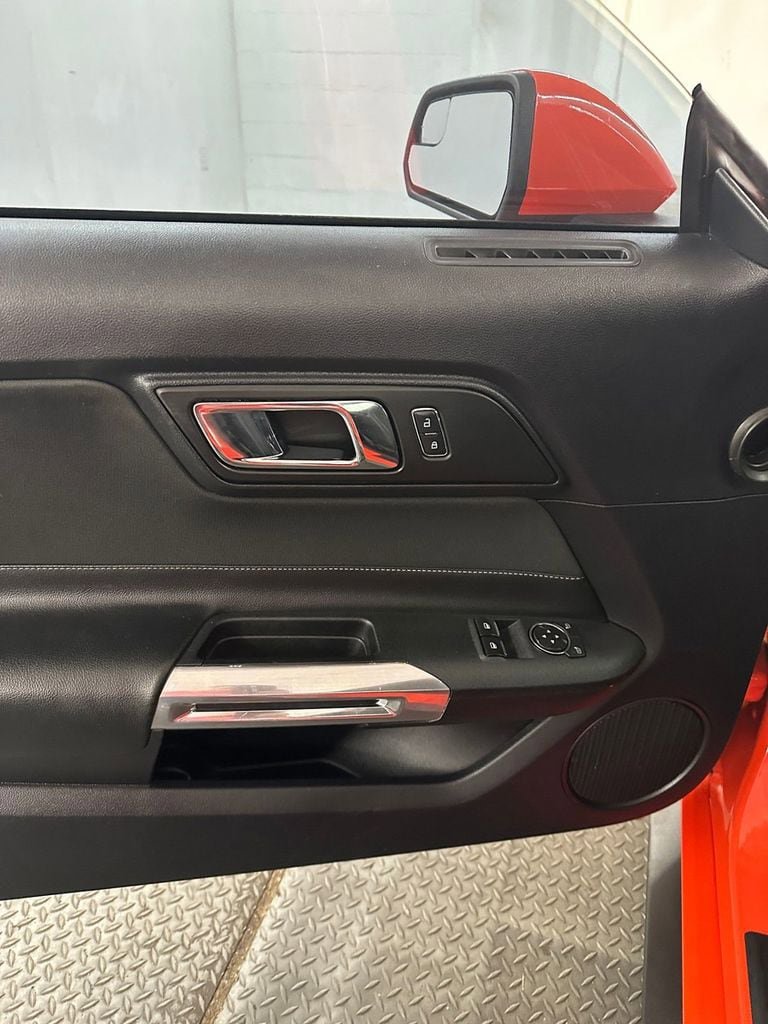 Used 2015 Ford Mustang Coupe RWD image 9