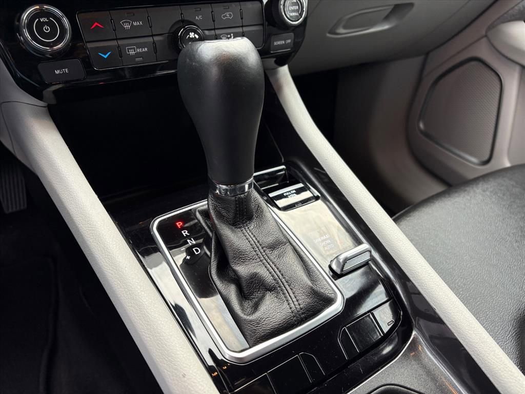 Used 2024 Jeep Compass Latitude image 23