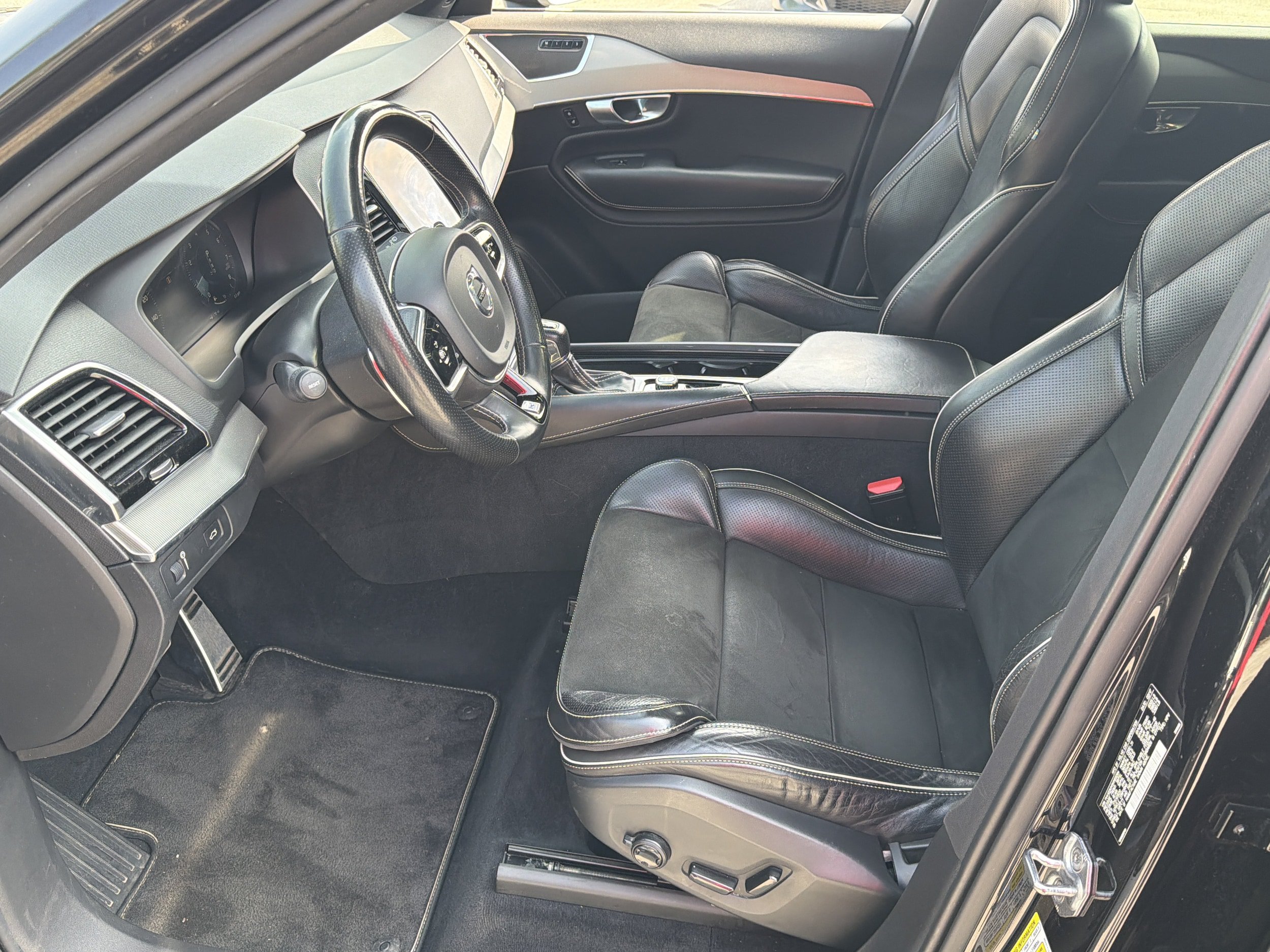 Used 2017 Volvo XC90 T5 R-Design FWD image 19