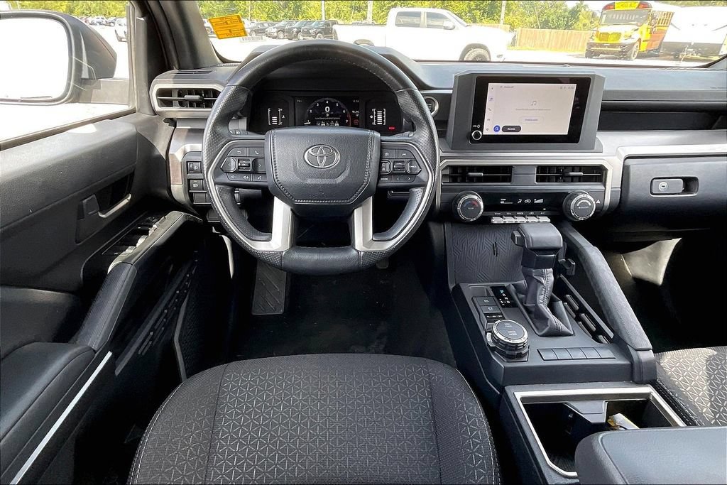 Used 2025 Toyota 4Runner SR5 AWD/4WD image 6