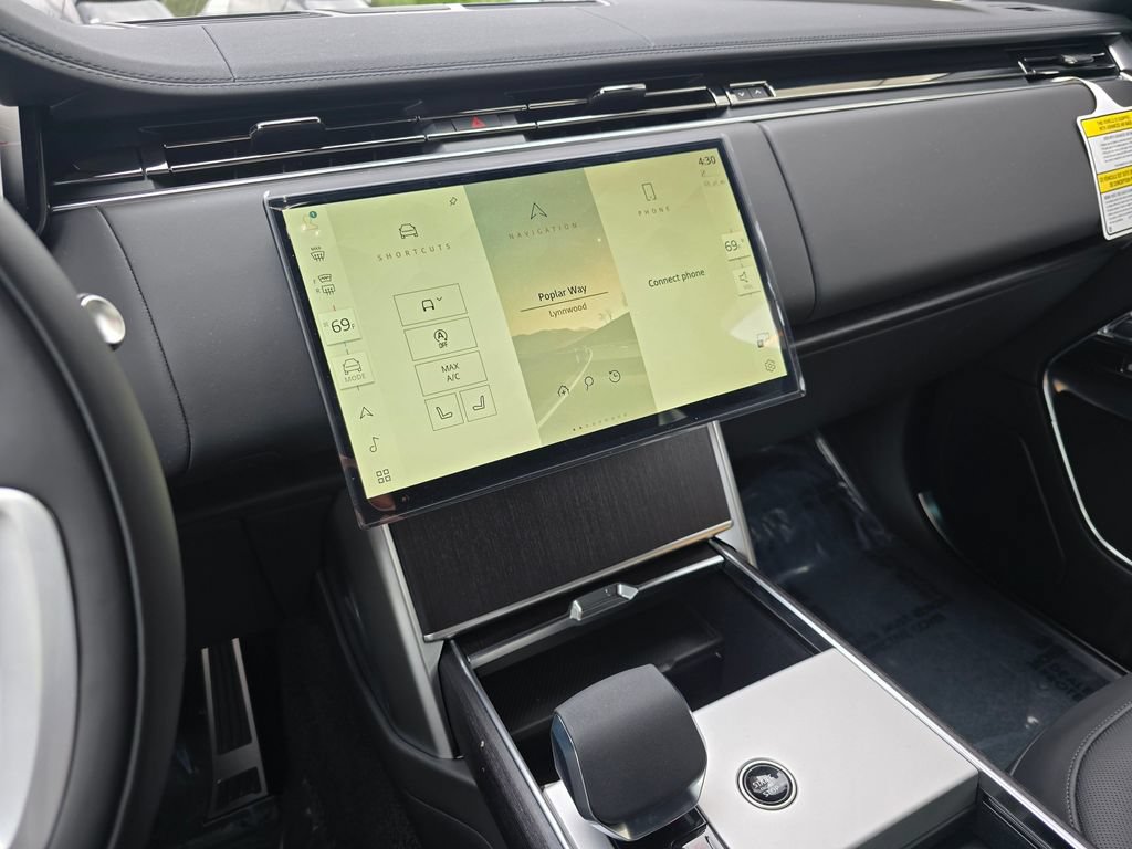 New 2026 Land Rover Range Rover Long Wheelbase SE AWD/4WD image 19