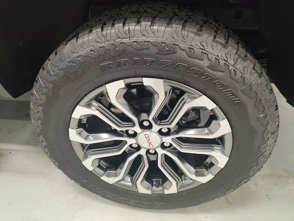 Used 2025 GMC Canyon Denali AWD/4WD image 17