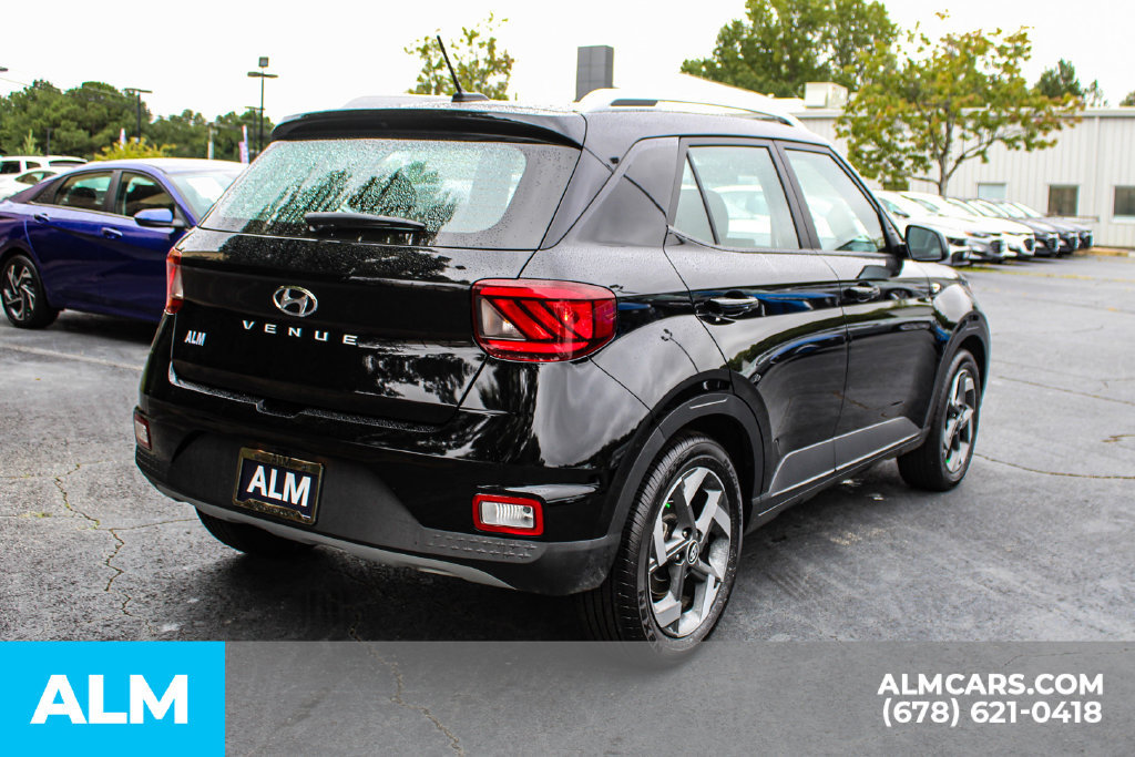 Used 2025 Hyundai Venue SEL FWD image 5
