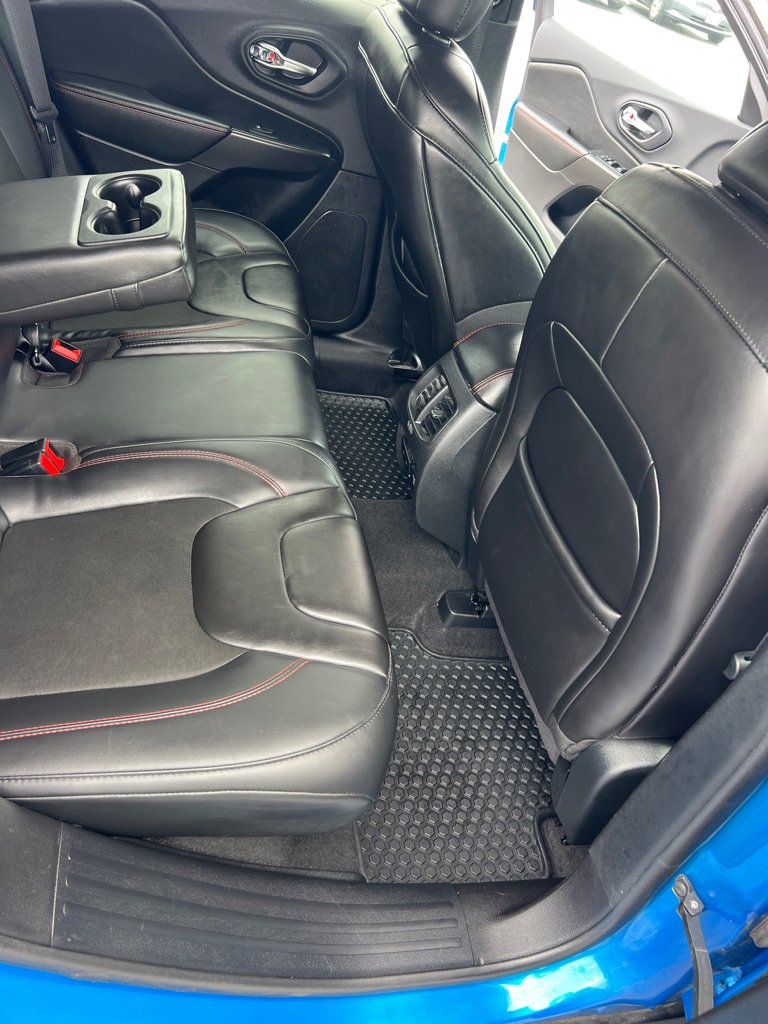Used 2019 Jeep Cherokee Trailhawk w/ Cold Weather Group AWD/4WD image 17