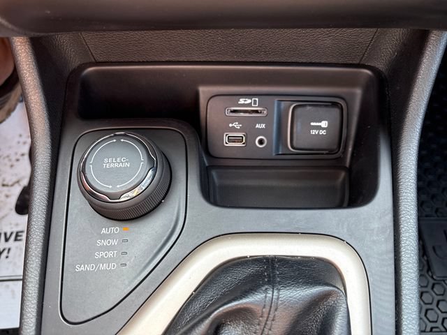 Used 2016 Jeep Cherokee 75th Anniversary AWD/4WD image 19