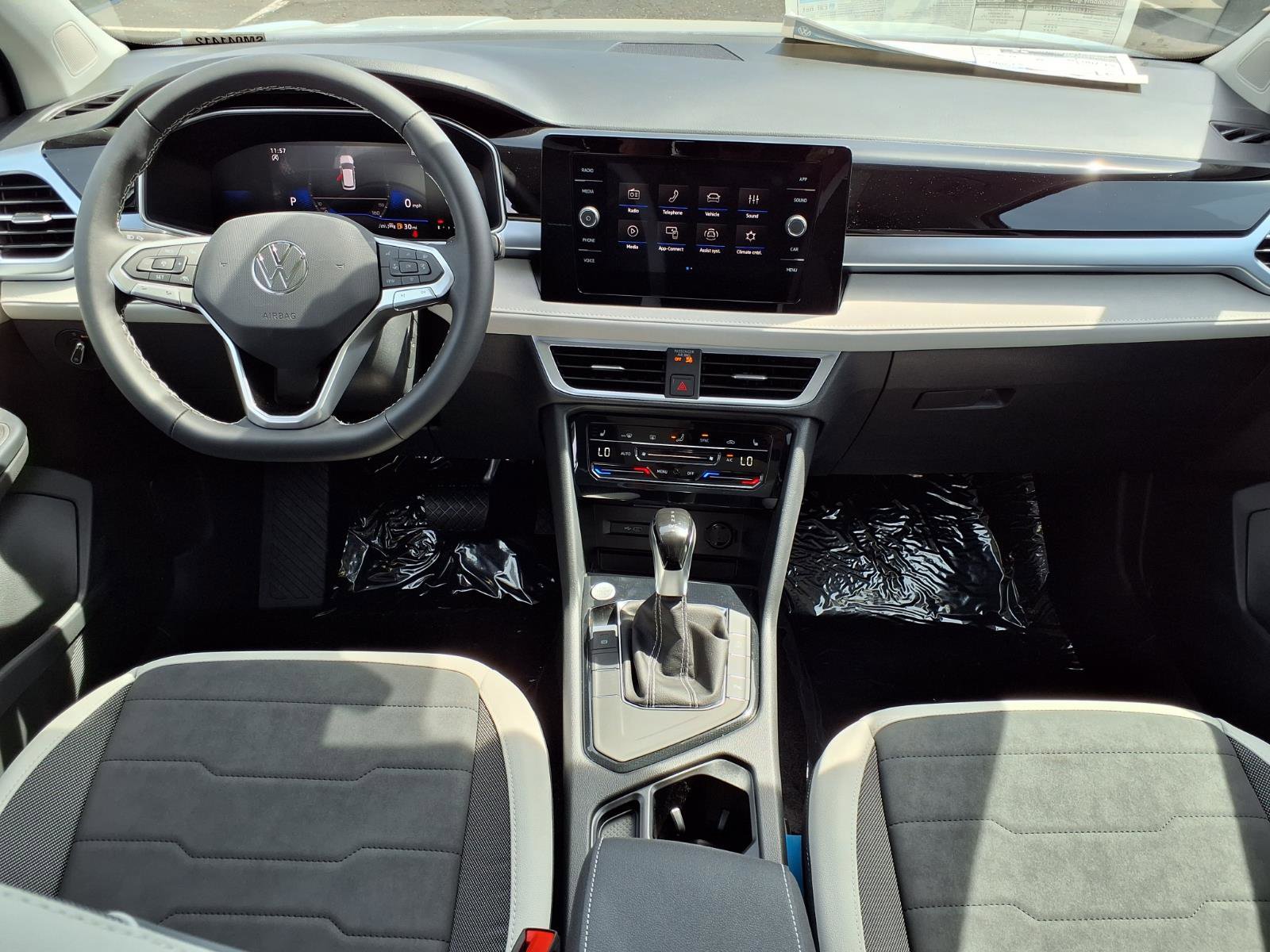 New 2026 Volkswagen Taos SE image 13