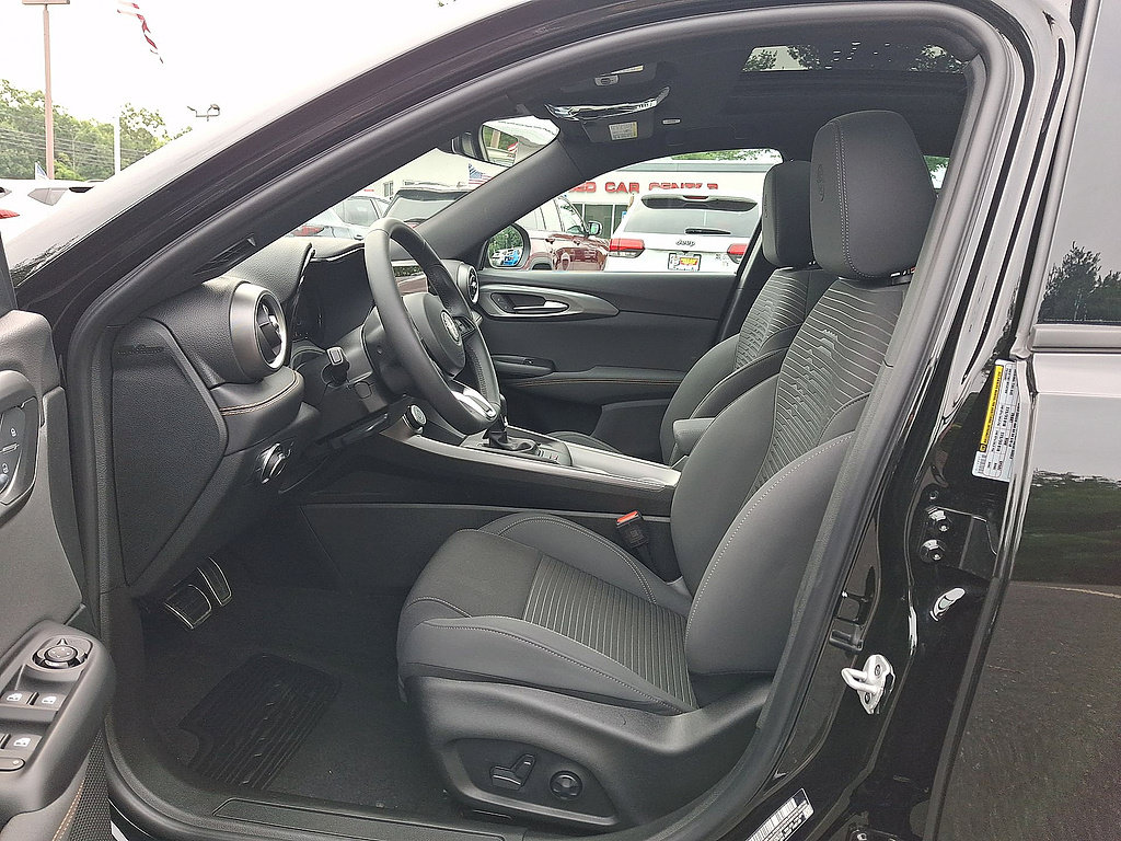 Used 2025 Alfa Romeo Tonale AWD/4WD image 14