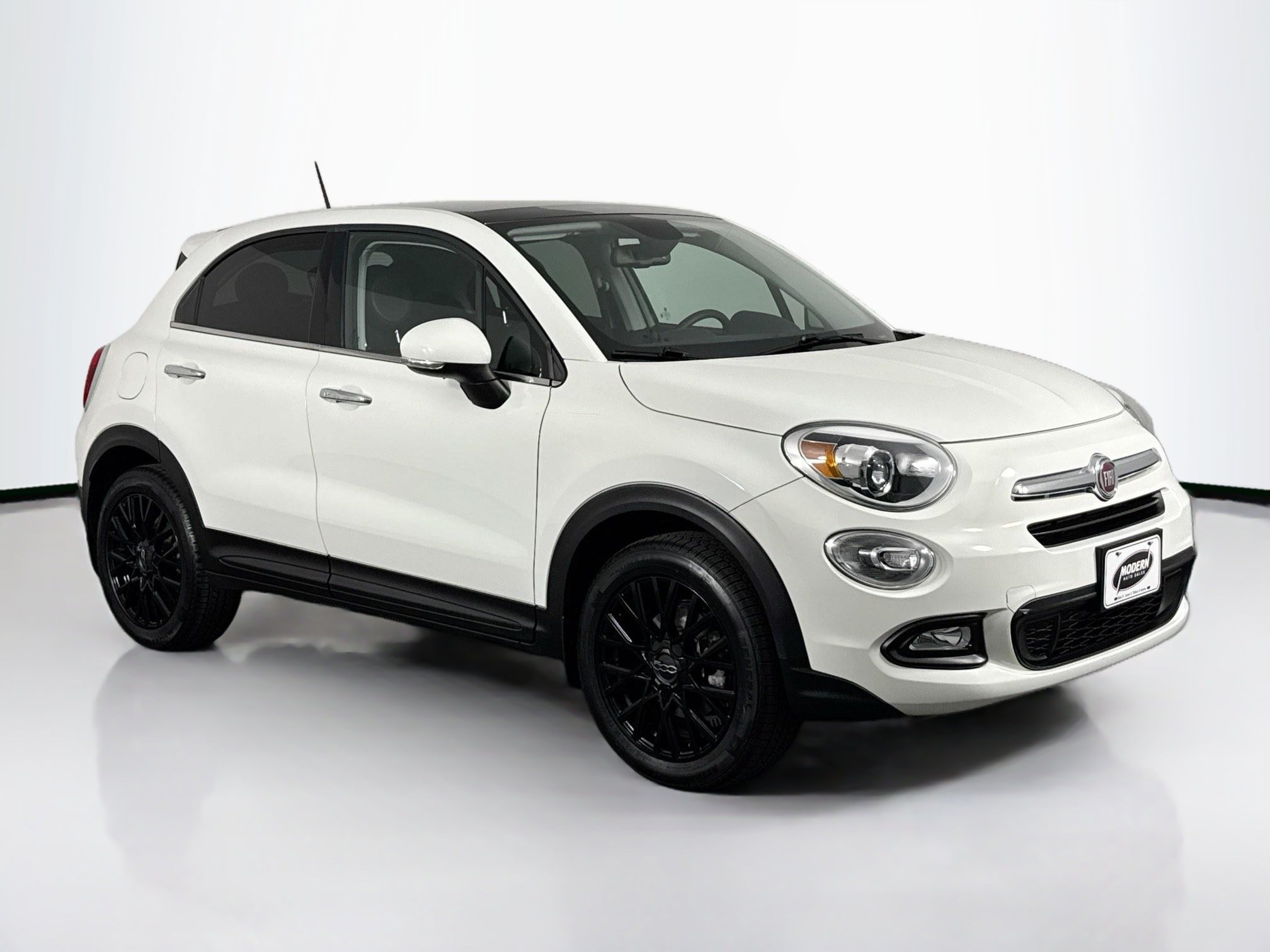 Used 2017 FIAT 500X Lounge w/ Lounge Premium Package (AWD) image 2