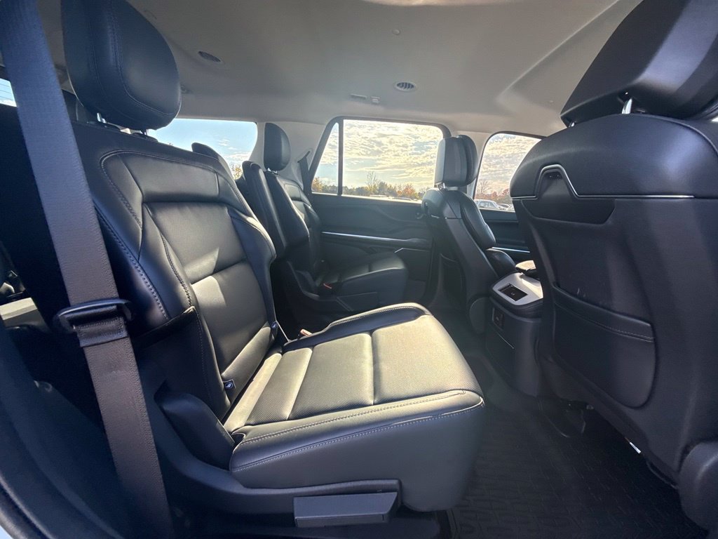 Used 2026 Lincoln Navigator Premiere AWD/4WD image 34