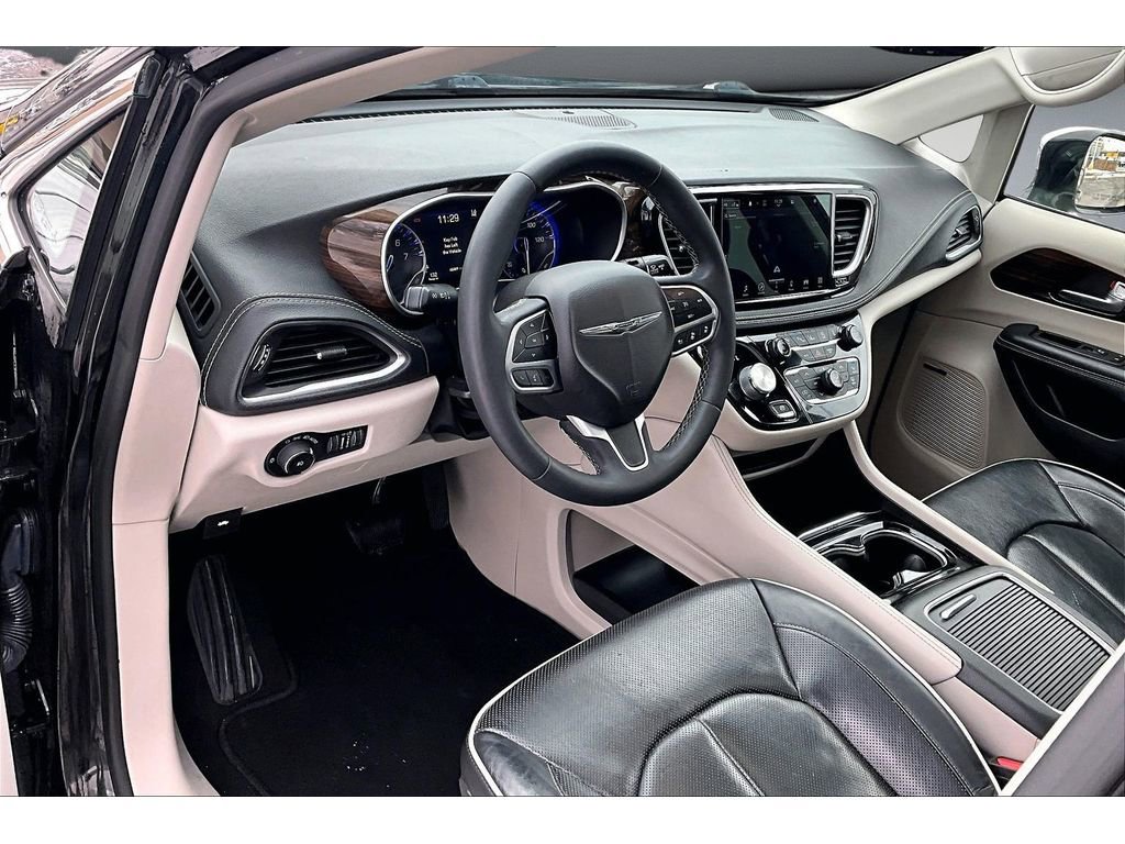 Used 2022 Chrysler Pacifica Limited image 15