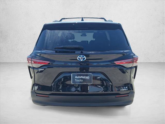 Used 2022 Toyota Sienna LE w/ LE Plus Package FWD image 8