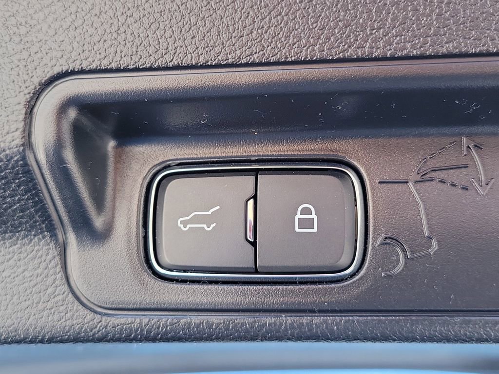 Used 2022 Ford Explorer ST RWD image 9