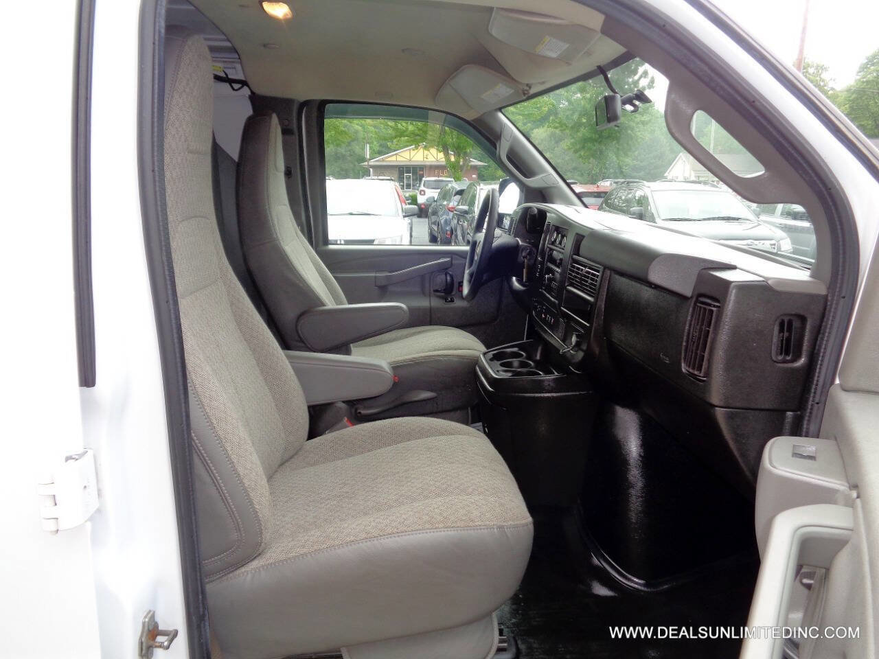 Used 2021 Chevrolet Express 2500 image 24