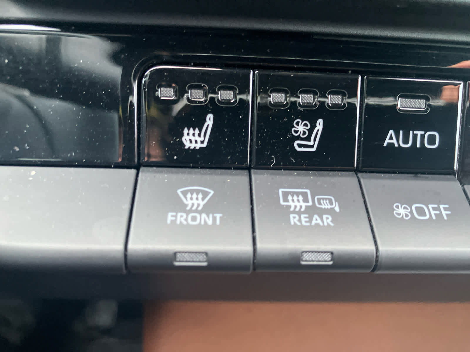 Used 2025 Toyota Crown Limited w/ Advanced Technology Package image 27