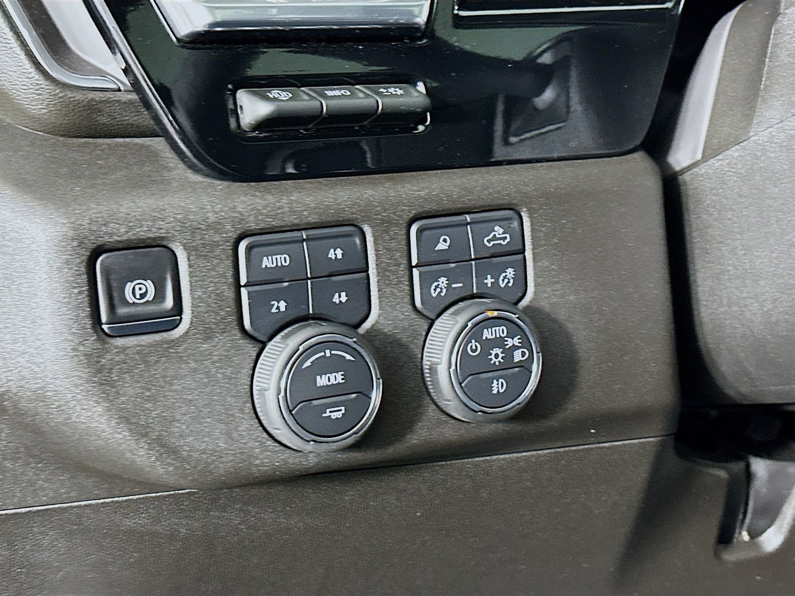 New 2025 Chevrolet Silverado 3500 LTZ w/ LTZ Premium Package image 11