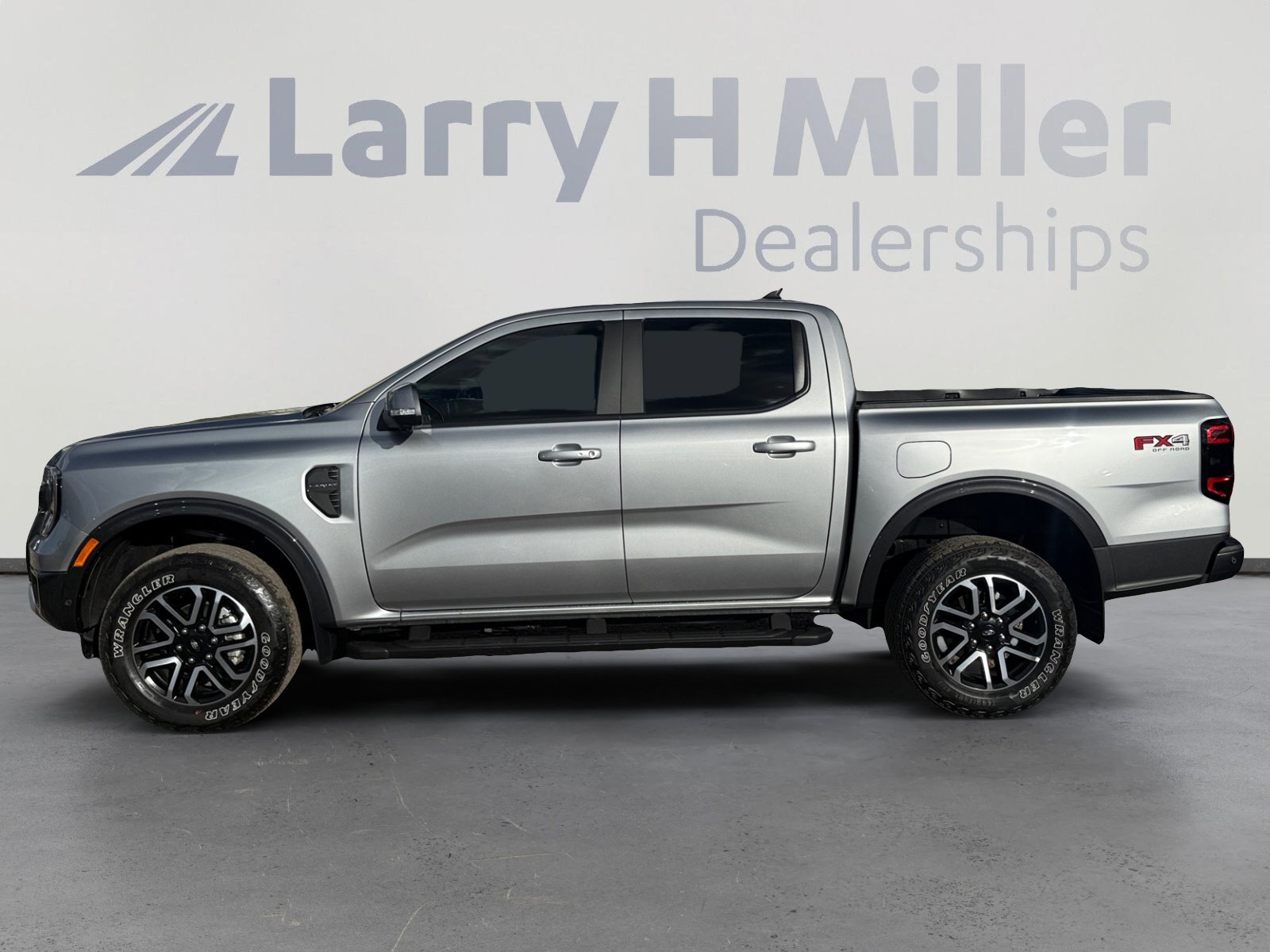 Used 2024 Ford Ranger Lariat w/ FX4 Off-Road Package image 2