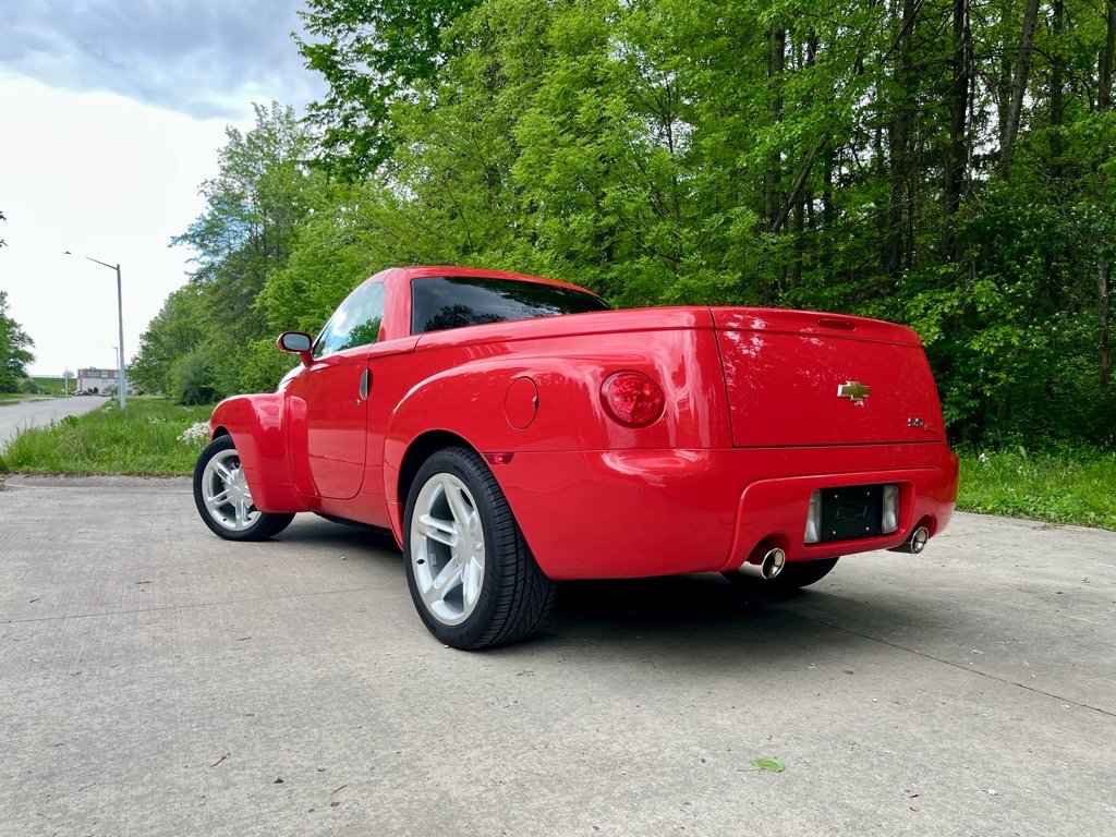Used 2004 Chevrolet SSR w/ Preferred Equipment Group RWD image 8