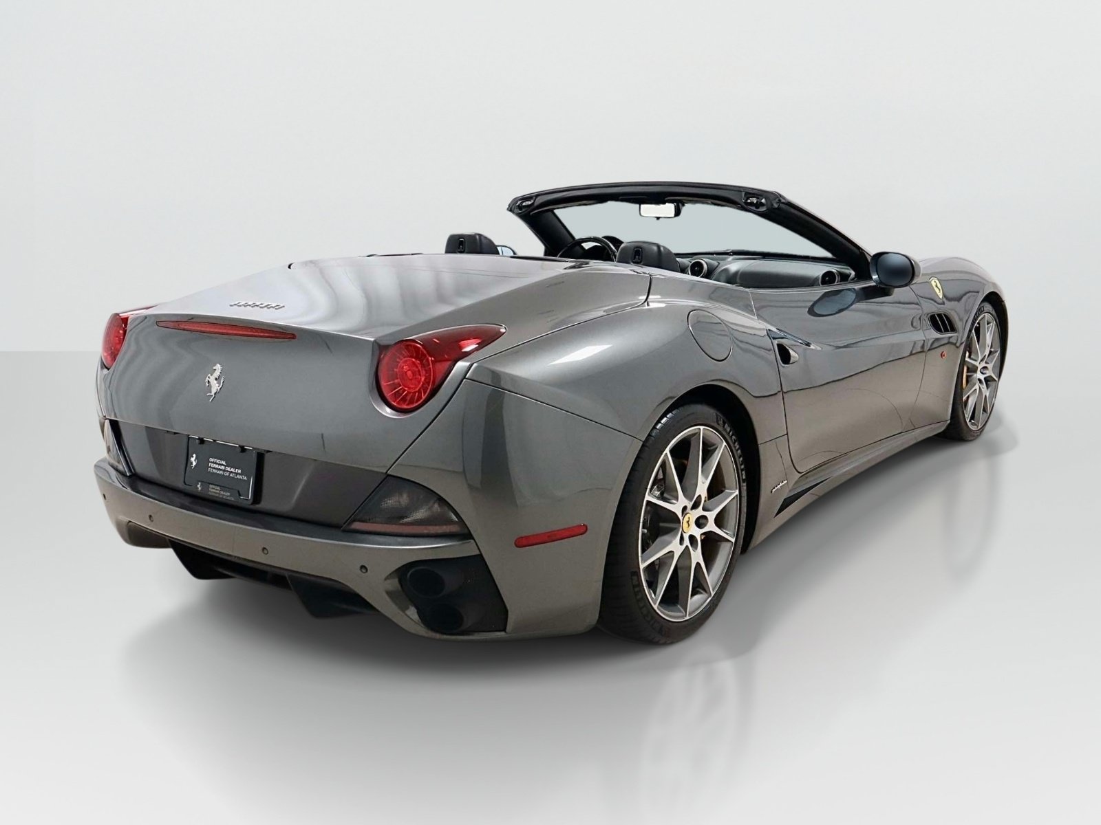 Used 2011 Ferrari California RWD image 5