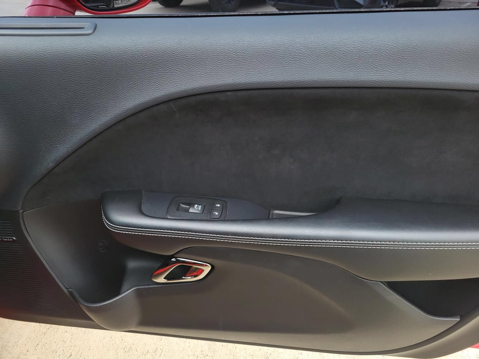 Used 2015 Dodge Challenger SRT Hellcat RWD image 7
