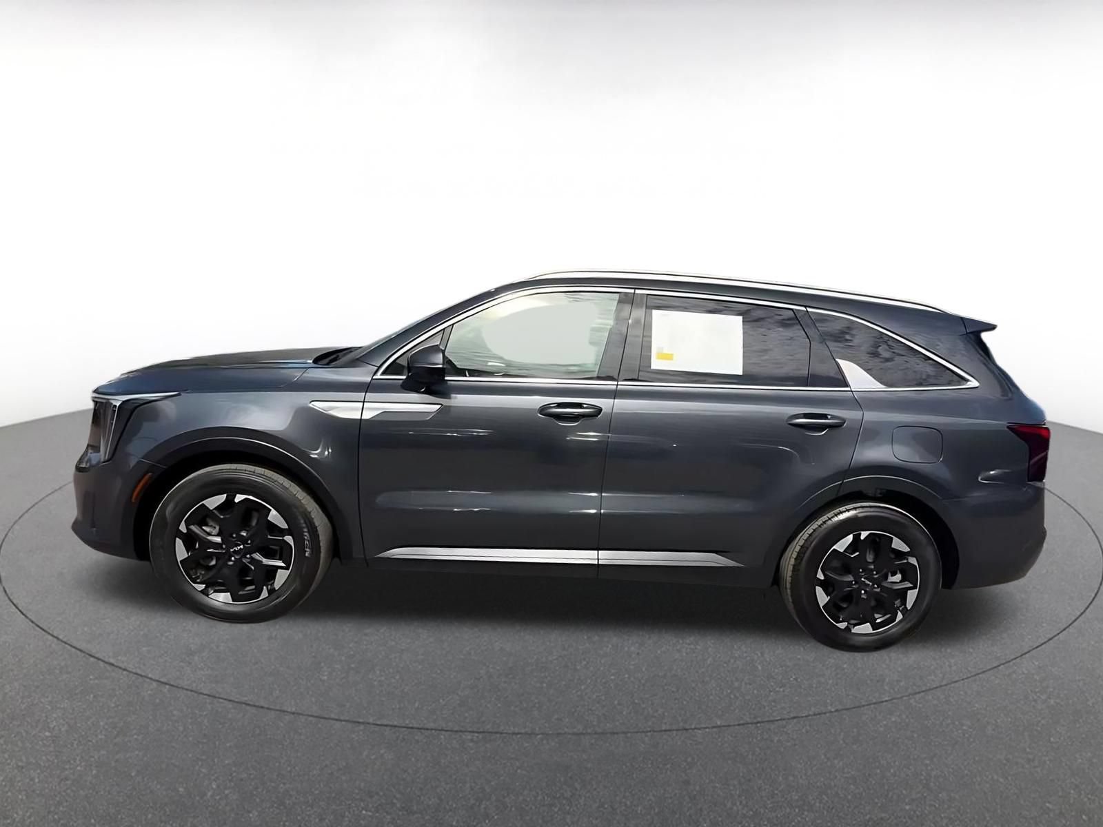 Used 2024 Kia Sorento S FWD image 7